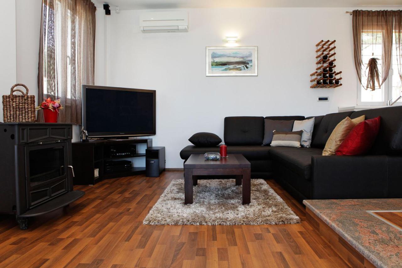 Villa Nera Bol Kültér fotó